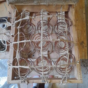 Stará křesla k renovaci - 2