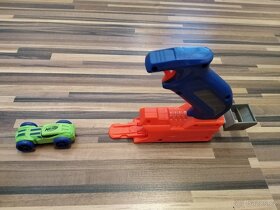 hračky pro kluky: malá autíčka, velké auto, prak - 2