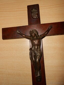 Dřevěný JEŽÍŠ 33,5cm + stolní křížek 8,5cm - cena celkem - 2