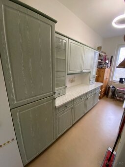 Moderní kuchyňská linka se spořebiči - 2