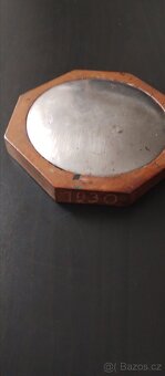 Těžítko asi? Z roku 1930 - 2