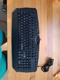 Klávesnice s několika funkčními tlačítky - 2