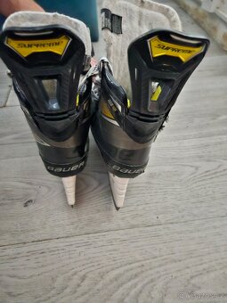 Brusle Bauer Supreme 3 S - 2