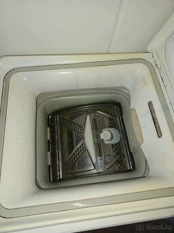 Prodám pračku Whirlpool na 5kg prádla, horní plnění. - 2