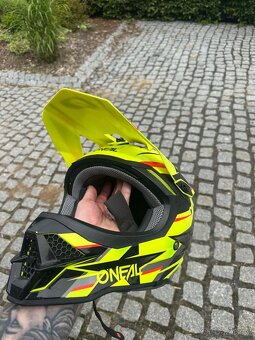Motokrosová helma Oneal velikost 56/L - 2