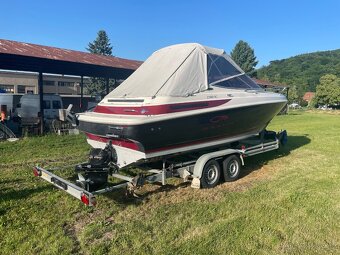 Kajutový člun Maxum 2300 SC pro 10 osob - 2