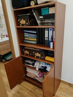 Skříň za odvoz k dispozici do 28.8. - 2