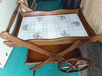 Dubový servírovací stolek s kachlemi s holands - 2