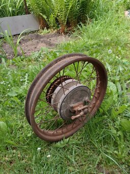 Zadní kolo na Jawu Kývačku 125-175 - 2