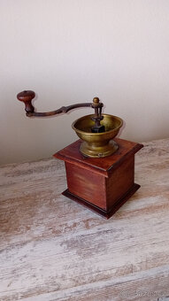 Prodám - starý mlýnek na kávu 2 - 2