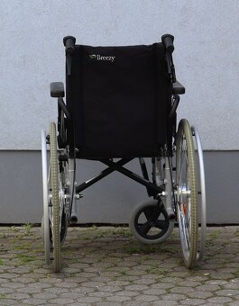 100-Mechanický invalidní vozík Breezy. - 2
