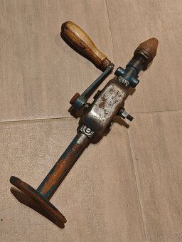 starožitná ruční vrtačka - 2