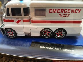 Prodám vyměním nové autíčko Carrera Ambulance sanitka - 2
