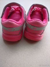 Nike tenisky růžové vel. 20/21 - 2