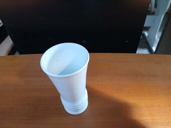 Prodám bílou keramickou vázu - 2