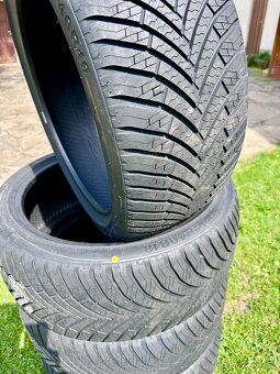 pneu 225/40/18 nové - 2