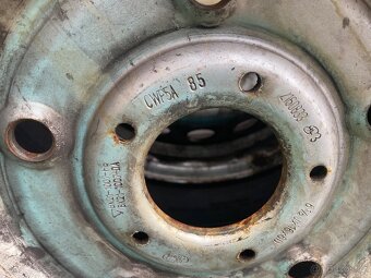 Prodám 4 zimní pneumatiky Barum SnoVanis 235/65R16C s origin - 2