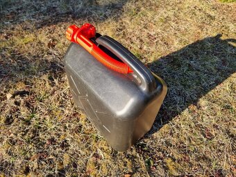Plastový kanystr Hecht 20l - 2