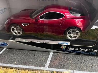 1:18 ALFA ROMEO 8C Competizione - Welly - 2