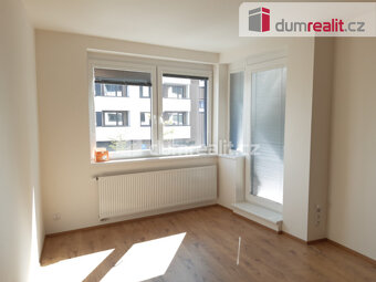 Světlý byt 2+kk/B s balkonem (54,2 m2 + 5,8 m2 balkon), 1.pa - 2