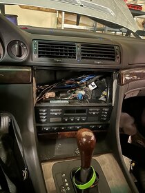 Prodám náhradní díly Bmw e38 740i 2001 - 2