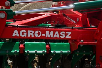 Nový diskový stroj Agro-Masz BT40H - h m záběr - 32 disků - 2