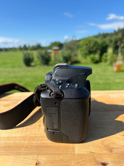 Fotoaparát: Canon EOS 250D - 2