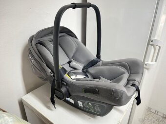 Autosedačka Nuna PIPA next + ISOFIX základna - 2