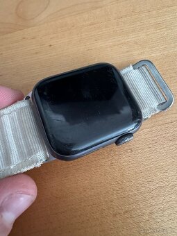 Apple watch 4. generace 40mm - 2