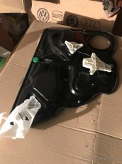 vw passat 3c b6,3a b7 sklo stahovačka skla - 2