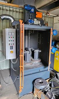 Stolový - závěsný tryskač se dvěma turbínami. - 2