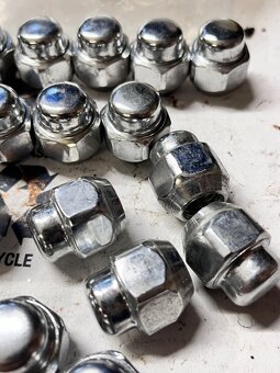 20x matice matky Mazda CX5 - 2