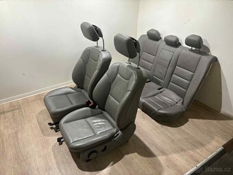 /// Sedačky Mercedes Benz W204 Sedan /// - 2