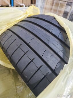Jeté letní pneu 275/35/22 R22 - 2
