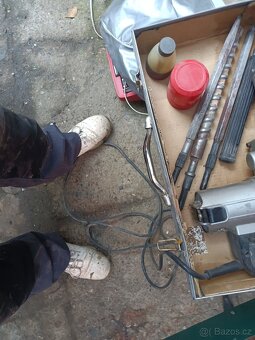 Bourací a vrtací kladivo Hitachi - 2