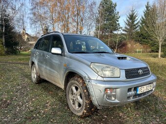 Toyota Rav4--- 2.0-85 kw-2002-náhradní díly - 2