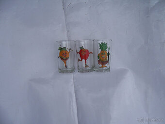 skleničky, hrníčky a skleněné struhadlo - 2