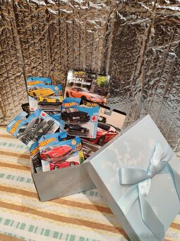 HOT WHEELS TOP MYSTERY BOXY - 2