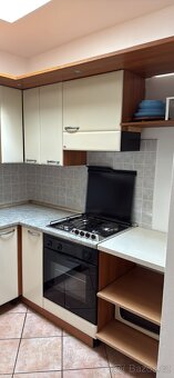 Kuchynská linka se spotřebiči - 2
