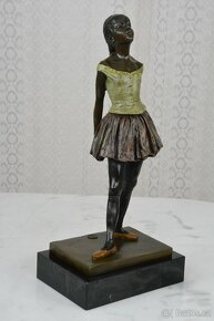Bronzová socha - Baletka na mramoru - kolorovaná - 2