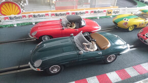 CARRERA auta 1:24 - 2