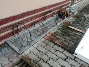 Prodám masivní stojan na kola - 2