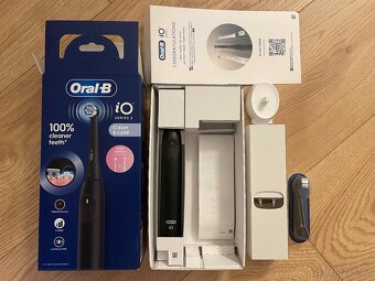 Elektrický kartáček Oral B iO2 - černý - 2