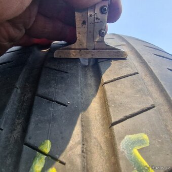 PRODÁM 2 LETNÍ PNEU BRIDGESTONE 245/45/20, CENA JE ZA 2 KUSY - 2