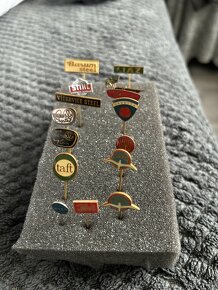 Velká sbírka RETRO odznáčků, nutno rozkliknout. - 2