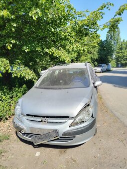 Havarovaný Peugeot 307 - 2