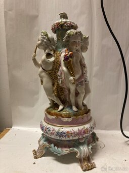 VELKA PORCELANOVA FIGURA - 2
