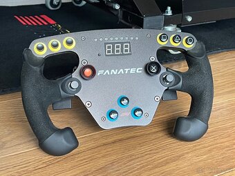 Herní kokpit Next Level Racing + Fanatec - 2