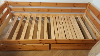 Dřevěná postel s úložním prostorem - 2