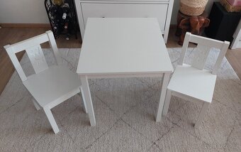 IKEA KRITTER Dětský set stolek + 2 židličky - 2